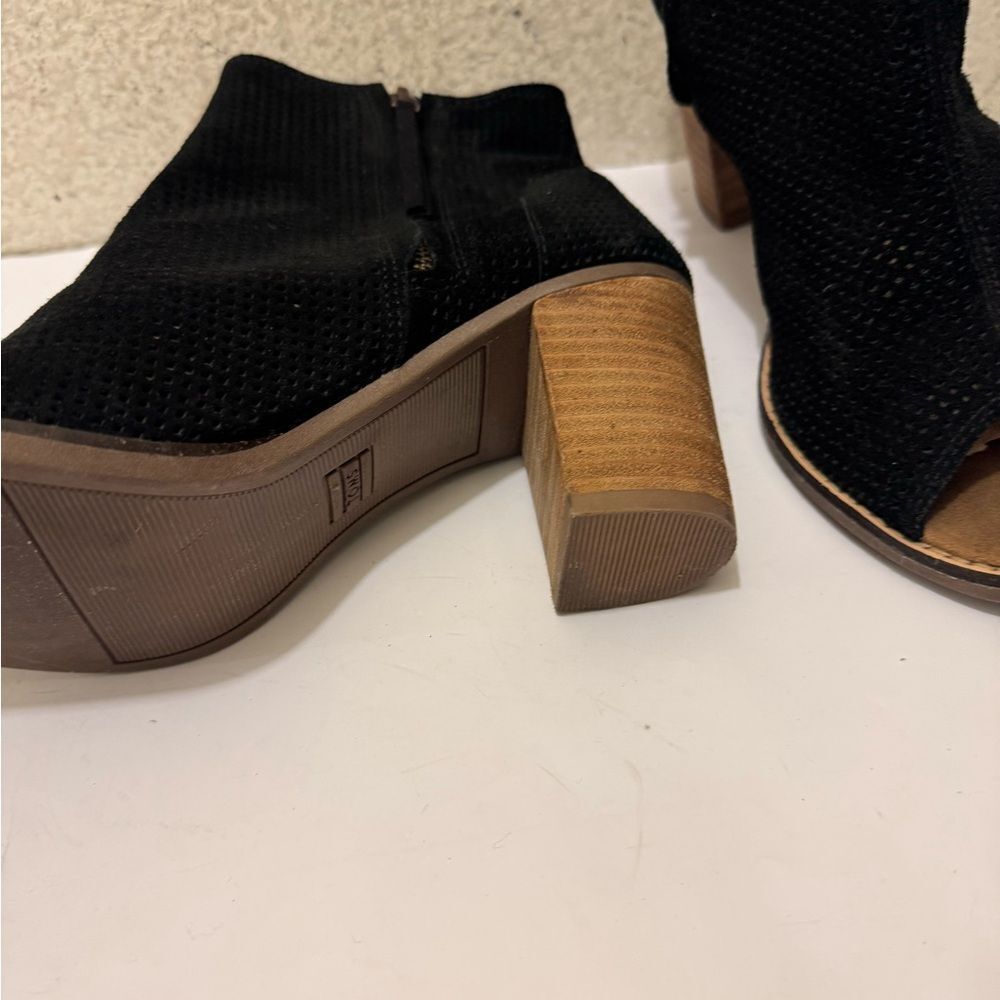 TOMS Peep Toe Booties Suede Leather Ankle Boots Black Heels US 9 - Picture 7 of 7
